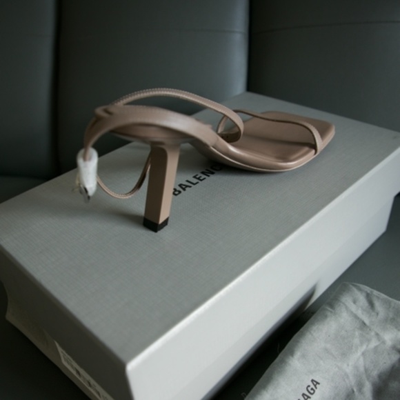 WOMEN'S 80MM SANDAL IN GREY size 7 - Picture 2 of 4